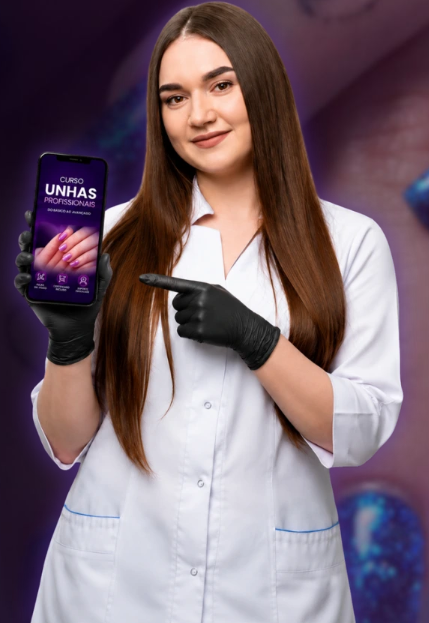 Instrutora e especialista em Nail Design